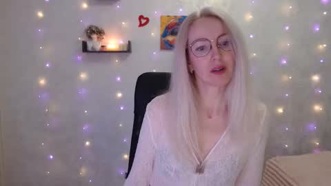 Snapshot of luckcristal chatting on 04-14-26, 04:35 Arina online show from 04-14-26, 04:35
