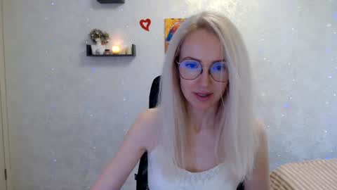 Snapshot of luckcristal chatting on 06-12-26, 04:50 Arina online show from 06-12-26, 04:50