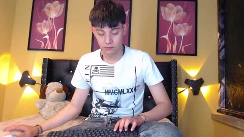 luckk_ online show from 04-10-26, 05:23