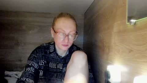 lucky_licky20 online show from 01-12-25, 03:07