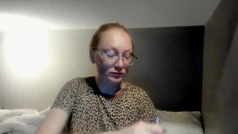 lucky_licky20 online show from 03-21-26, 04:06