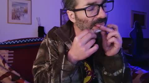 Snapshot of luckydrakex chatting on 10-12-25, 11:37 Lucky online show from 10-12-25, 11:37