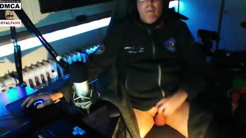 Snapshot of luckyfreak1 chatting on 12-22-24, 08:03 call me Stefan online show from 12-22-24, 08:03