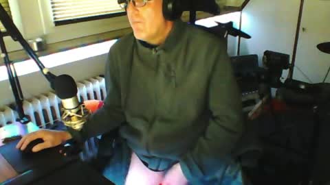 Snapshot of luckyfreak1 chatting on 04-25-26, 07:00 call me Stefan online show from 04-25-26, 07:00