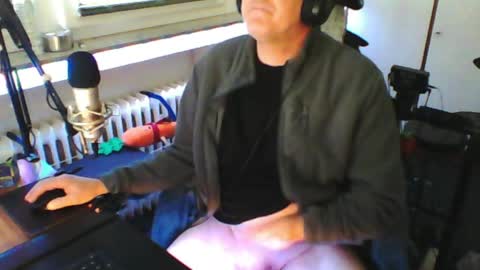Snapshot of luckyfreak1 chatting on 05-23-26, 08:07 call me Stefan online show from 05-23-26, 08:07