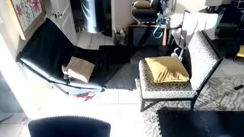 Snapshot of luckyguymf chatting on 10-19-25, 02:56 justmike online show from 10-19-25, 02:56