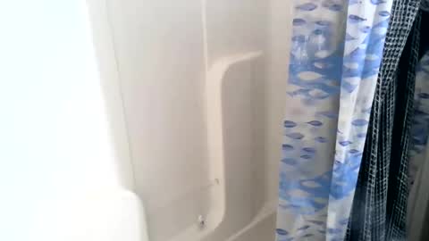 Snapshot of luckyguymf chatting on 11-09-25, 11:36 justmike online show from 11-09-25, 11:36