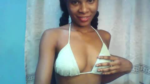 Snapshot of luckymadequeen chatting on 01-03-25, 03:49 Gloria online show from 01-03-25, 03:49