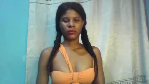 Snapshot of luckymadequeen chatting on 01-04-25, 01:31 Gloria online show from 01-04-25, 01:31