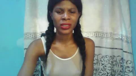 Snapshot of luckymadequeen chatting on 01-05-25, 01:36 Gloria online show from 01-05-25, 01:36