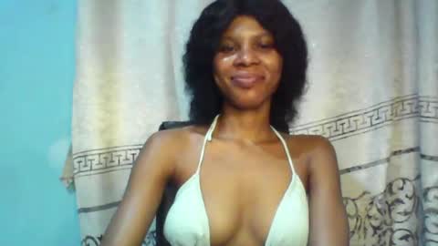 Snapshot of luckymadequeen chatting on 01-21-25, 09:36 Gloria online show from 01-21-25, 09:36