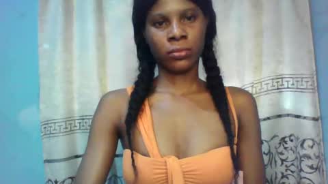 Snapshot of luckymadequeen chatting on 01-29-25, 09:33 Gloria online show from 01-29-25, 09:33