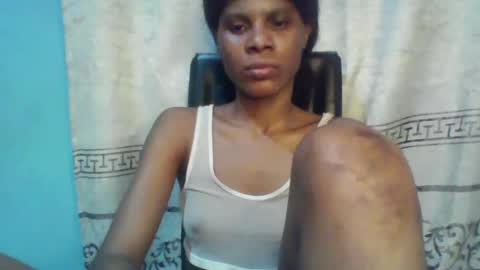 Snapshot of luckymadequeen chatting on 02-10-25, 02:52 Gloria online show from 02-10-25, 02:52