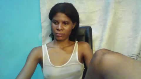 Snapshot of luckymadequeen chatting on 02-10-25, 05:58 Gloria online show from 02-10-25, 05:58