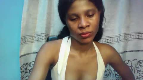 Snapshot of luckymadequeen chatting on 02-14-25, 07:54 Gloria online show from 02-14-25, 07:54