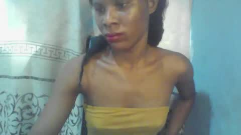 Snapshot of luckymadequeen chatting on 09-20-25, 06:25 Gloria online show from 09-20-25, 06:25