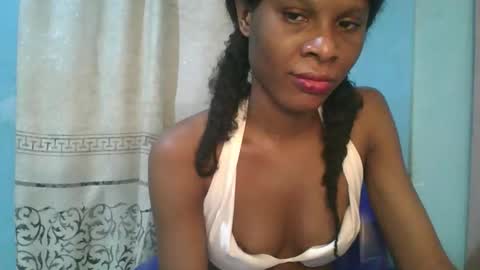 Snapshot of luckymadequeen chatting on 02-03-26, 06:40 Gloria online show from 02-03-26, 06:40