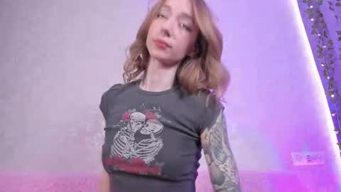 Snapshot of luckysexydoll chatting on 07-20-26, 05:44 Alisa online show from 07-20-26, 05:44