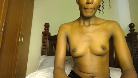 Snapshot of luckyy003 chatting on 05-10-26, 11:37 brielle online show from 05-10-26, 11:37