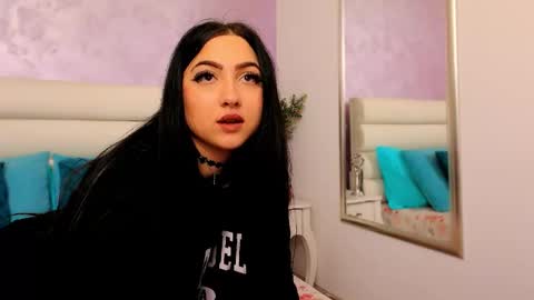 Mia online show from 12-02-25, 06:14