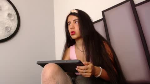   online show from 11-12-25, 05:08