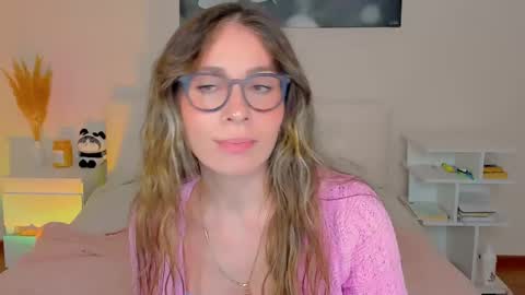 Snapshot of lucy__ray chatting on 12-08-24, 06:17 lucy__ray online show from 12-08-24, 06:17