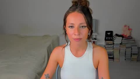 Snapshot of lucy__ray chatting on 09-16-25, 08:10 lucy__ray online show from 09-16-25, 08:10
