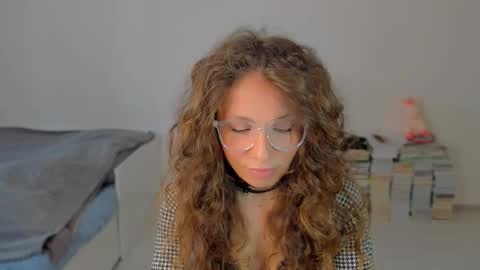 Snapshot of lucy__ray chatting on 10-03-25, 01:52 lucy__ray online show from 10-03-25, 01:52