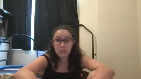 Snapshot of lucy_allison chatting on 05-05-26, 09:34 Lucy online show from 05-05-26, 09:34