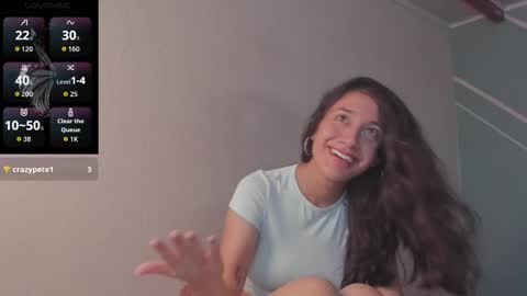 Lucy Herrera online show from 10-26-25, 01:44