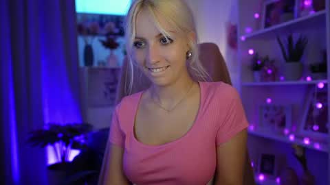 Snapshot of lucy_cutie_ chatting on 06-23-26, 06:17 Cutie Lucy online show from 06-23-26, 06:17