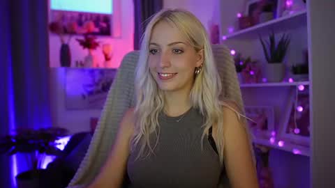 Snapshot of lucy_cutie_ chatting on 07-25-26, 06:16 Cutie Lucy online show from 07-25-26, 06:16