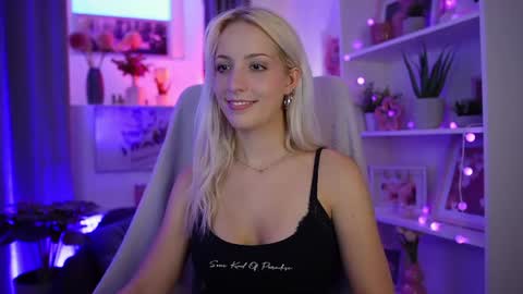 Snapshot of lucy_cutie_ chatting on 07-28-26, 06:07 Cutie Lucy online show from 07-28-26, 06:07