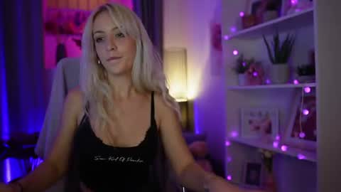 Snapshot of lucy_cutie_ chatting on 07-28-26, 08:52 Cutie Lucy online show from 07-28-26, 08:52
