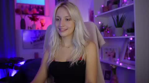 Snapshot of lucy_cutie_ chatting on 07-31-26, 06:18 Cutie Lucy online show from 07-31-26, 06:18