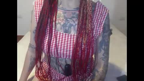 Snapshot of lucy_dreams69 chatting on 01-18-25, 06:32 Lucia online show from 01-18-25, 06:32