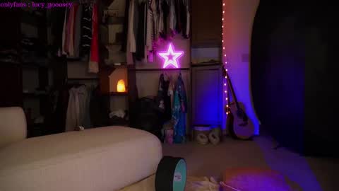 Snapshot of lucy_gooosey chatting on 01-19-25, 04:44 Lucy. online show from 01-19-25, 04:44