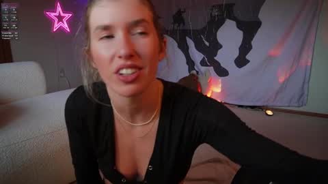 Snapshot of lucy_gooosey chatting on 02-20-25, 02:18 Lucy. online show from 02-20-25, 02:18