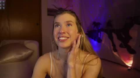 Snapshot of lucy_gooosey chatting on 02-26-25, 03:42 Lucy. online show from 02-26-25, 03:42