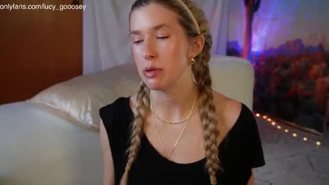Snapshot of lucy_gooosey chatting on 09-08-25, 11:48 Lucy. online show from 09-08-25, 11:48
