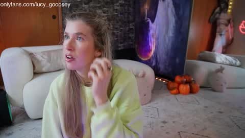 Snapshot of lucy_gooosey chatting on 10-15-25, 10:32 Lucy. online show from 10-15-25, 10:32