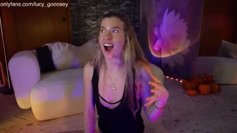 Lucy. online show from 11-08-25, 12:11