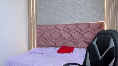 Lucy Greys online show from 03-05-25, 05:18