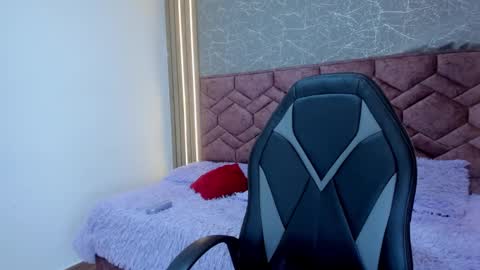 Lucy Greys online show from 03-12-25, 01:40