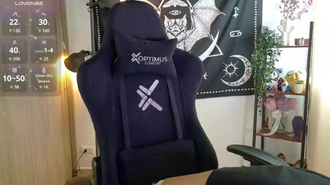 lucy meoww online show from 02-10-25, 06:24