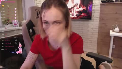 Snapshot of lucy_mirror chatting on 10-10-25, 09:36 Lucy online show from 10-10-25, 09:36