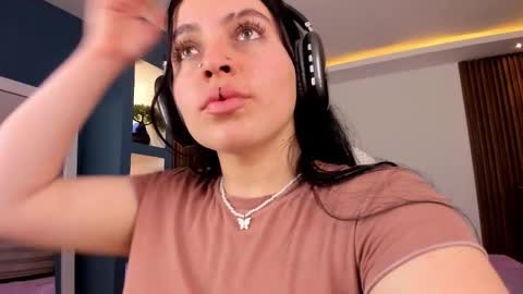 Snapshot of lucy_smith7 chatting on 01-18-25, 03:31 Sofia  online show from 01-18-25, 03:31