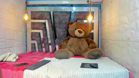 Lucy unlimit come back here  online show from 04-09-26, 02:11