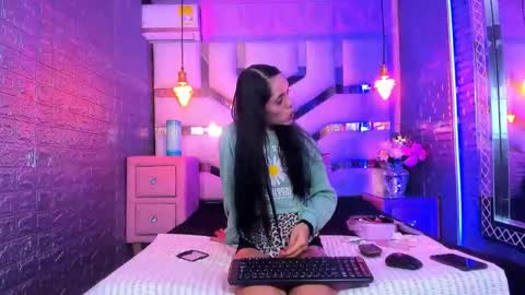 Snapshot of lucy_unlimited chatting on 04-25-26, 01:41 Lucy unlimit come back here online show from 04-25-26, 01:41