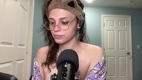 Snapshot of lucyguze chatting on 05-24-26, 04:39 Lucy online show from 05-24-26, 04:39